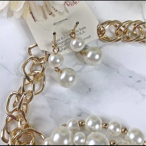 2/$30 Twisted Pearl Gold Chain Chunky Statement Necklace - Picture 3 of 3